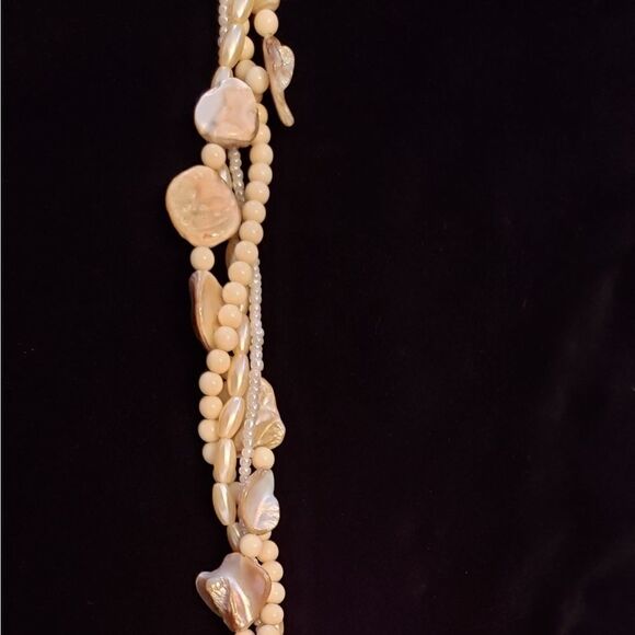 Lovely Vintage Avon Pearls and Seashells Necklace - Picture 4 of 5